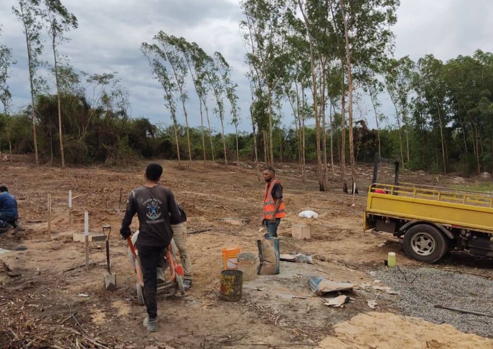 viva-paraguay-bauarbeiten-fundamente-team