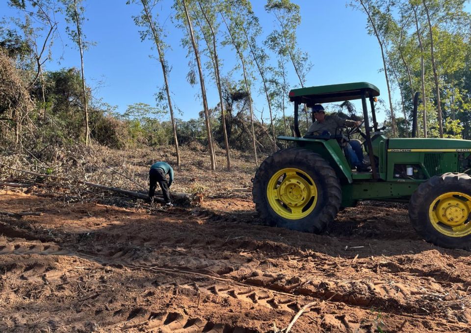 viva-paraguay-forstfraese-im-einsatz-traktor